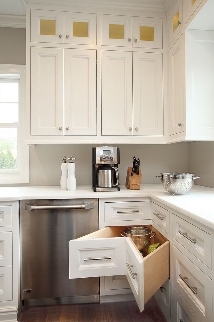 Smart corner drawers are a must in the L-shaped kitchen [Design: Hierarchy, Architects + Designers]