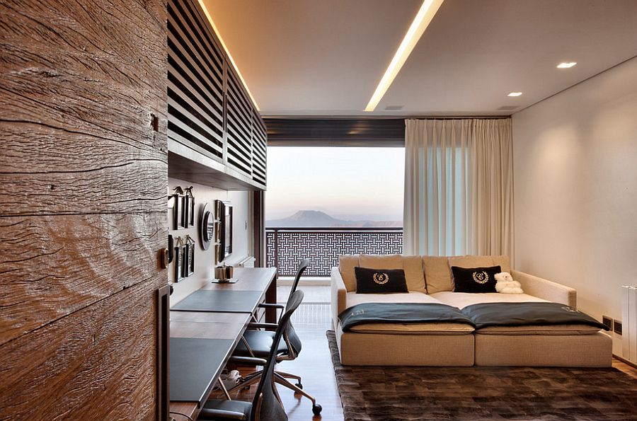 Spacious home office and guest room with fabulous views [Design: Eduarda Correa Arquitetura & Interiores]