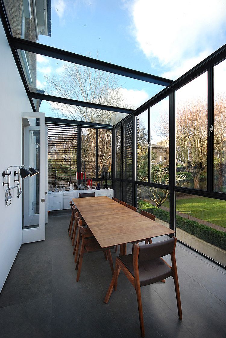 Sunroom that brings the outdoors inside completely [Design: Azman Architects]