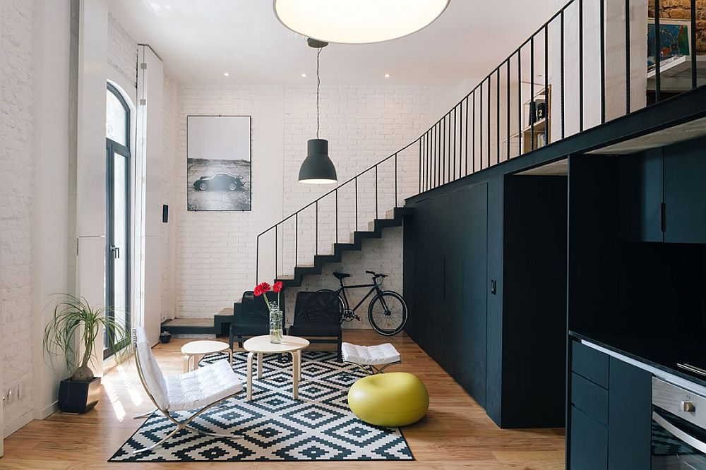 White washed brick walls stand in contrast to the dark living room shelves