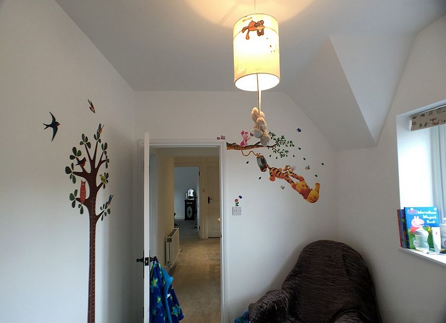 Winnie the Pooh wall decal standsout thanks to the white backdrop