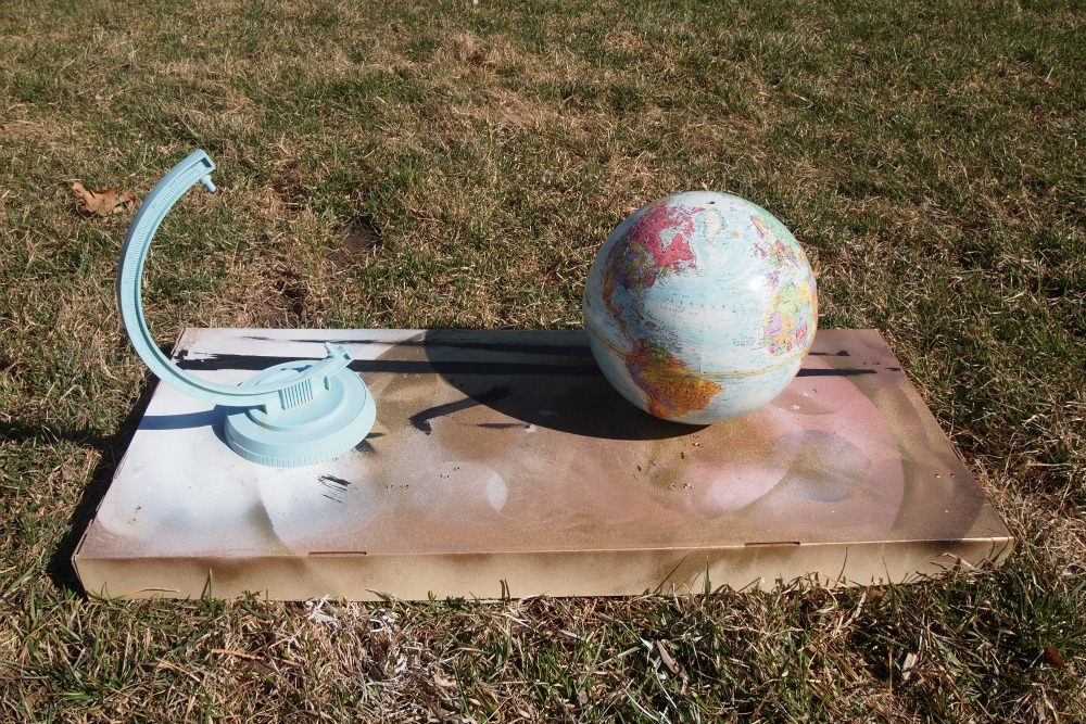 Spray Painting the old Globe