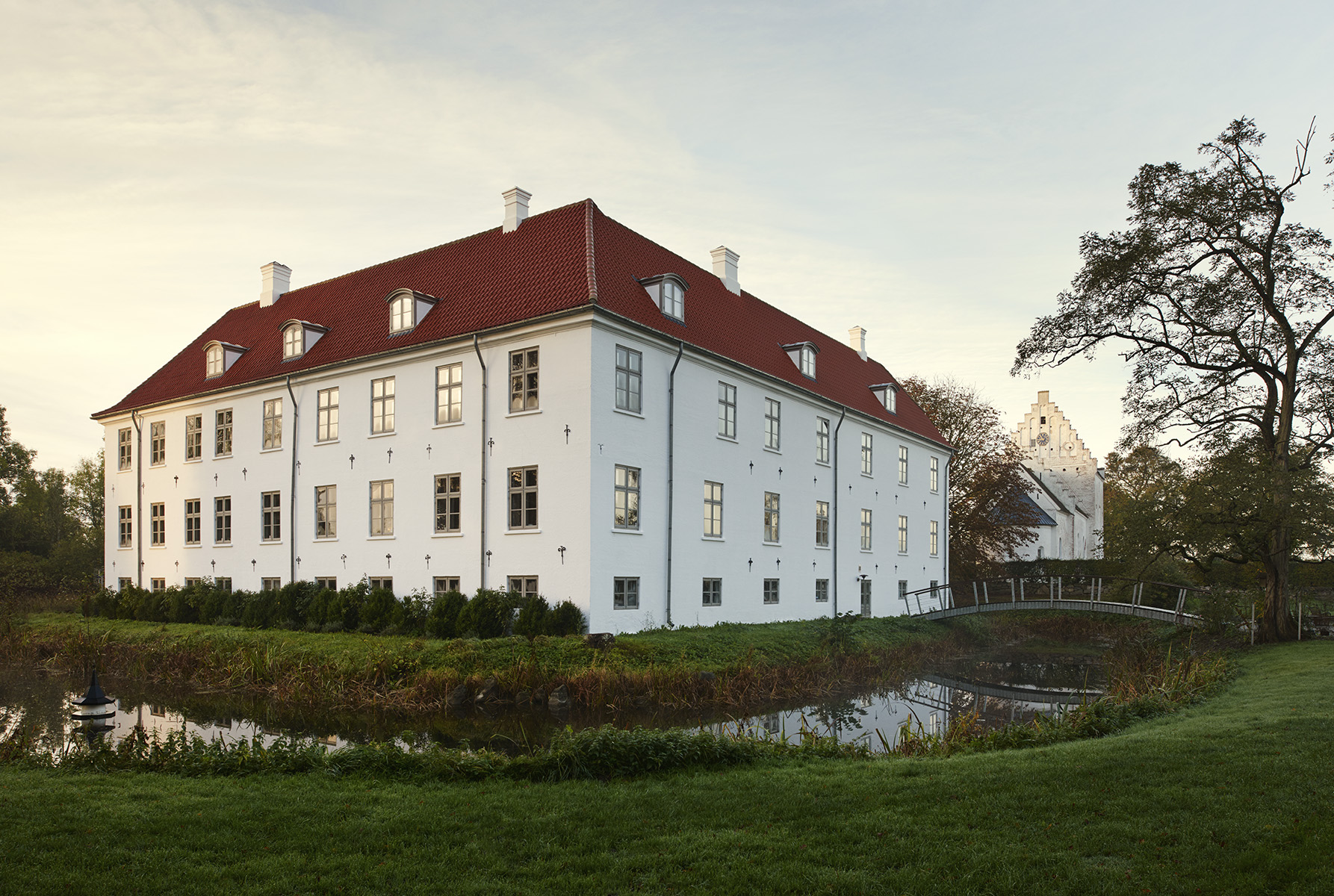 Bridge connecting to the home of Knud Erik Hansen