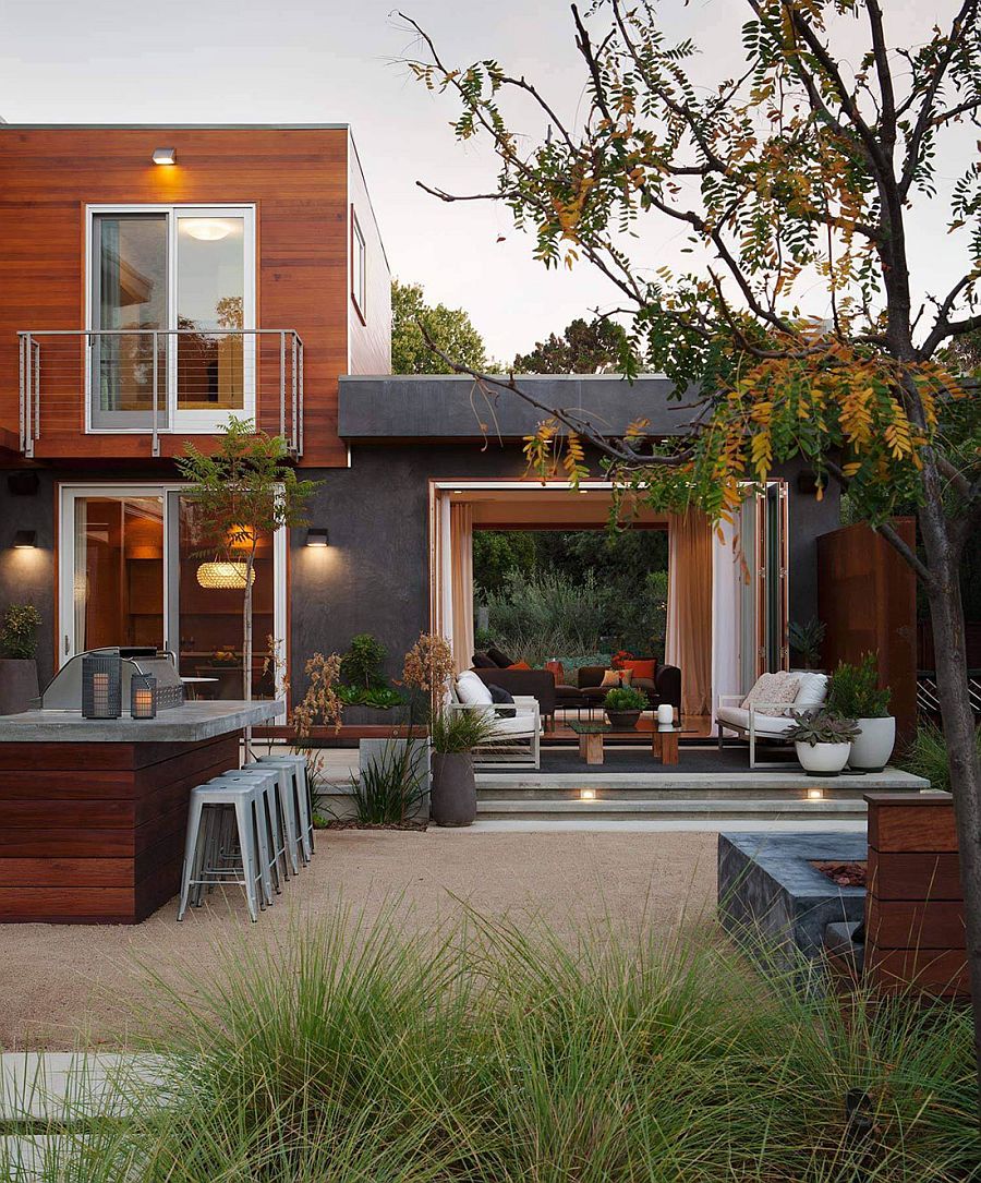 Central courtyard of the lavish Los Altos Residence with outdoor sitting area and barbeque