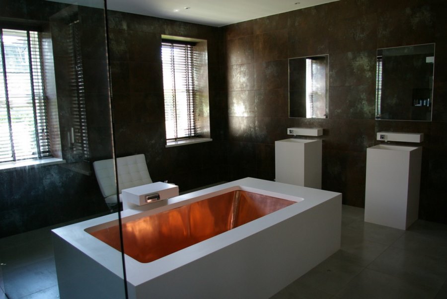 Copper tub in a high-end bathroom