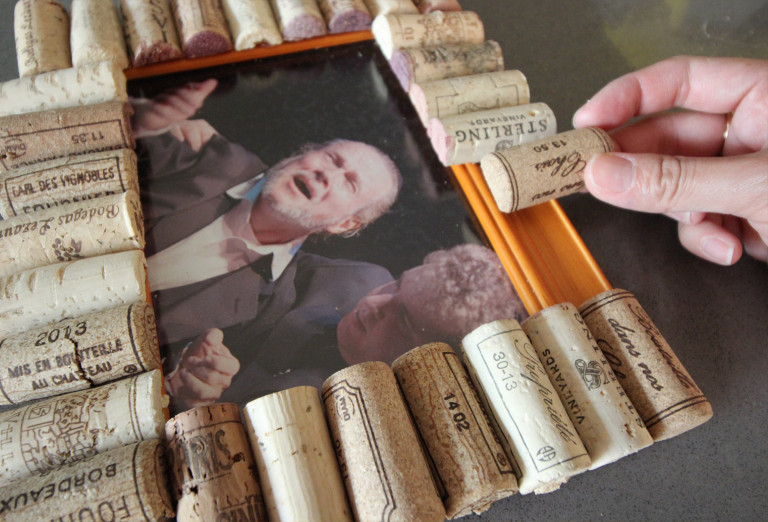 How to Make a Cute and Rustic Picture Frame Using Recycled Wine Corks