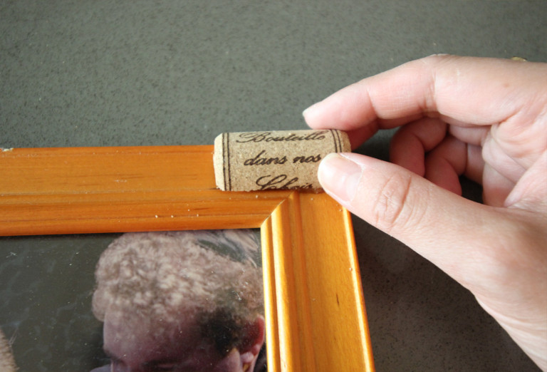 How to Make a Cute and Rustic Picture Frame Using Recycled Wine Corks
