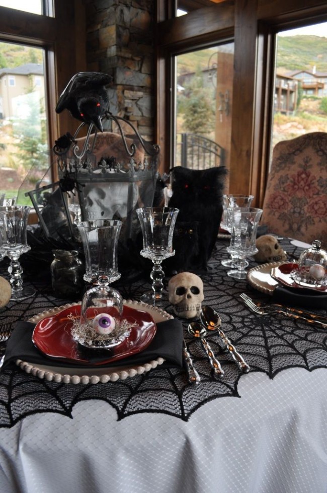 20 Halloween Dining Table Setting &amp; Decor Ideas