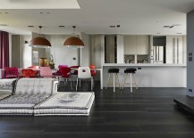 Dark-floors-create-a-visual-contrast-in-the-lliving-area-217x155
