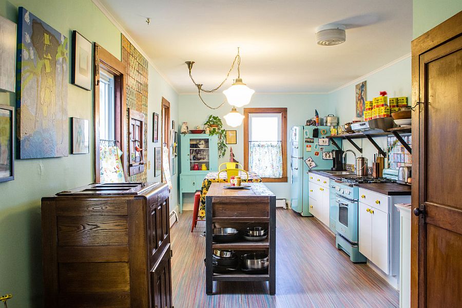 Eat-in kitchen with a traditional eclectic style [Design: Struktur]