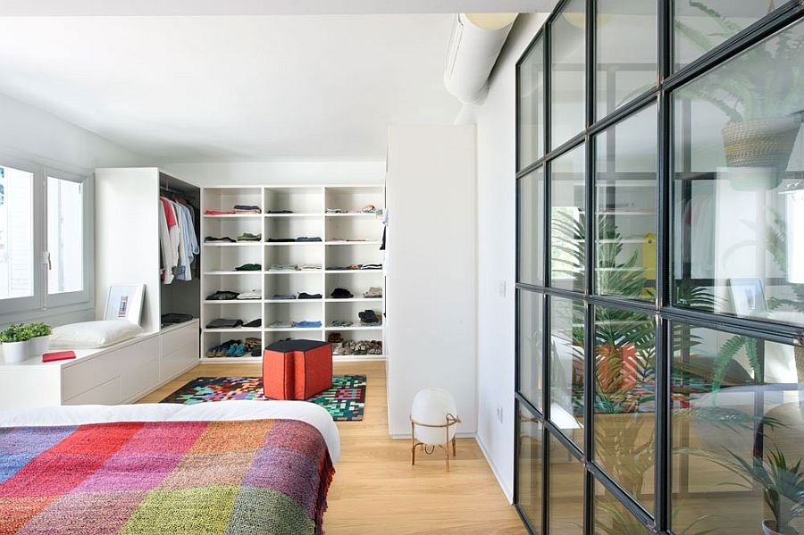 Ergonomic walk-in closet for the modern minimal bedroom