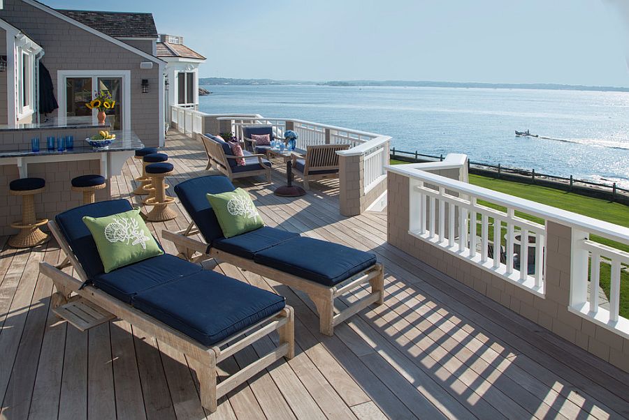 Extensive and luxurious oceanfront deck design