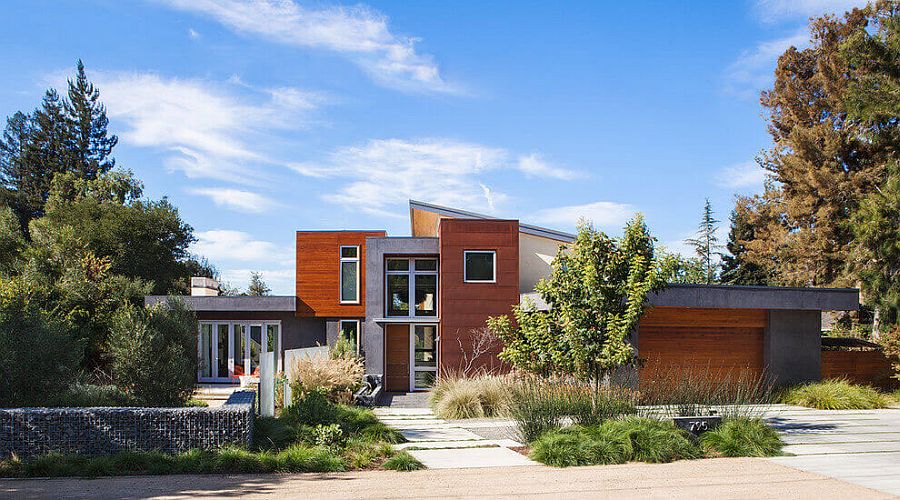 Front facade of Los Altos House by Dotter Solfjeld Architecture