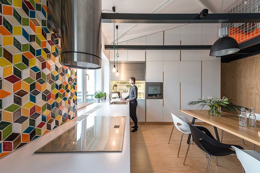 Geometric tiled backsplash for the kitchen