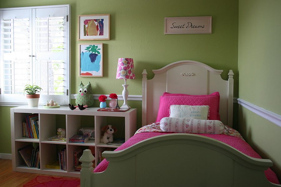 Girls' bedroom in pink and green