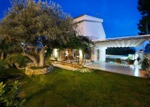 Gorgeous-private-yard-of-the-Benicassim-home-217x155