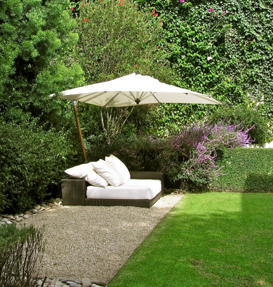 Gravel in a modern outdoor space