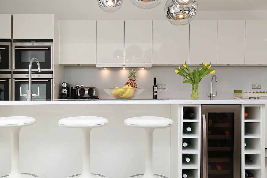 High gloss kitchen design with smart island [Design: LWK Kitchens London]