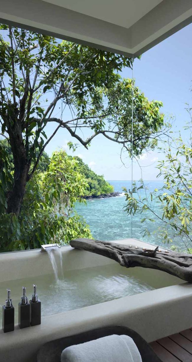 Luxury bathroom with an unbeatable view