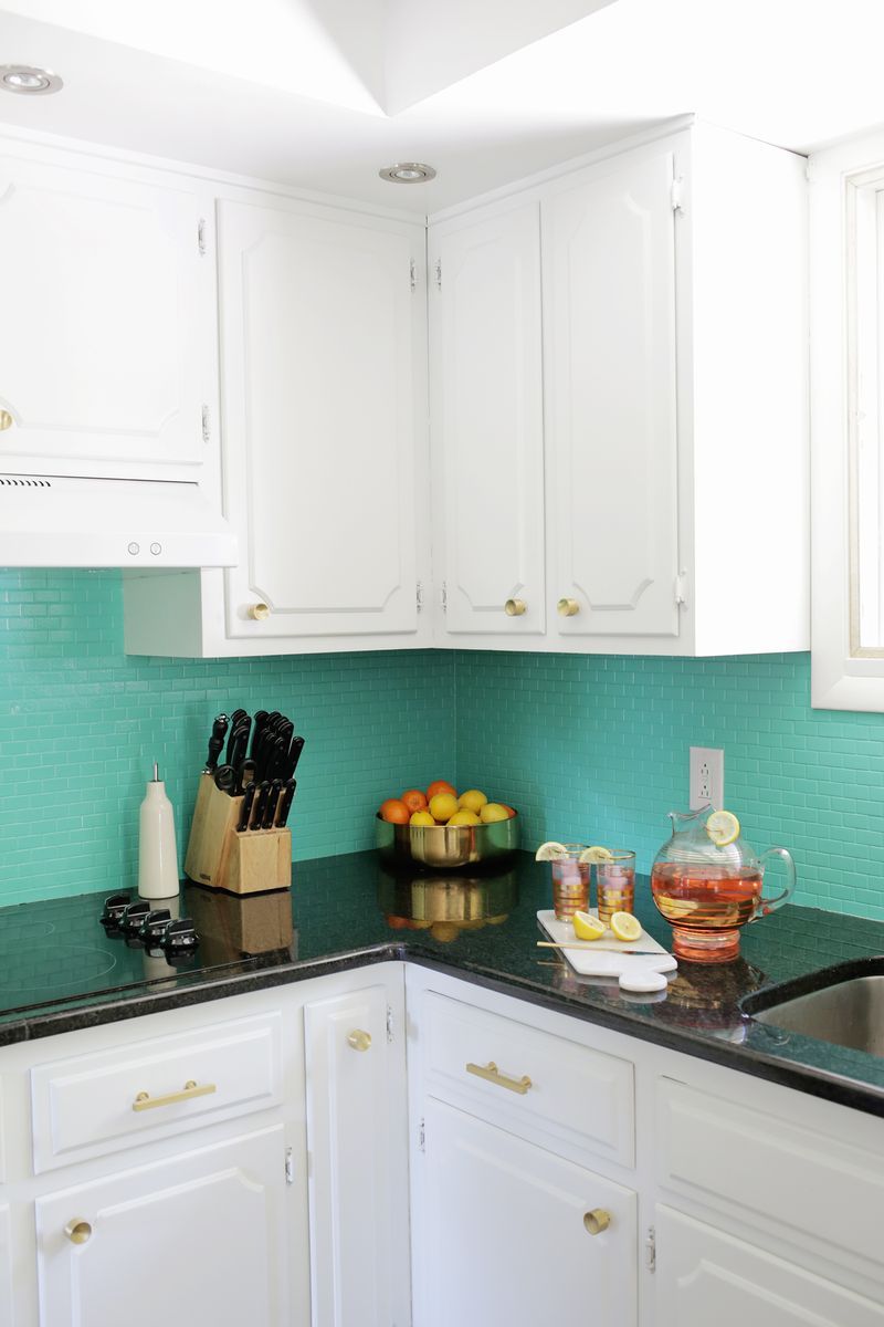 Paint-ugly-tile-backsplash-in-turqoise