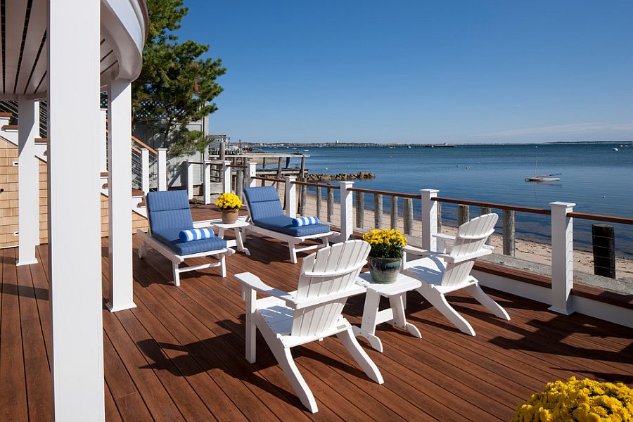 Railing in Ipe wood and Zuri decking sets the tone for the coastal retreat [Design: Peter McDonald Architect]