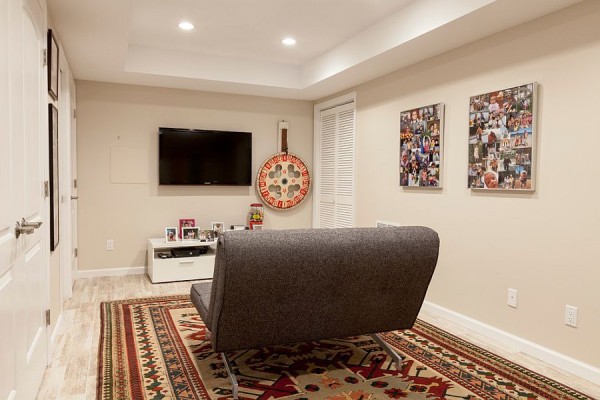 20 Small TV Room Ideas: Living With TVs in Small Spaces | Decoist