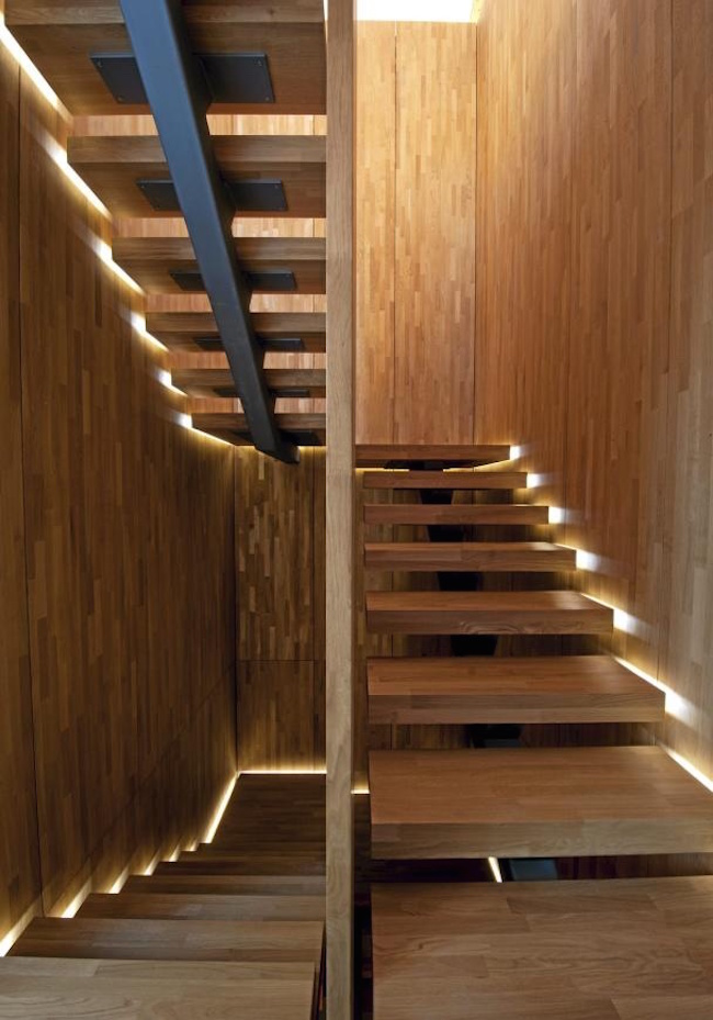 modern staircase lighting