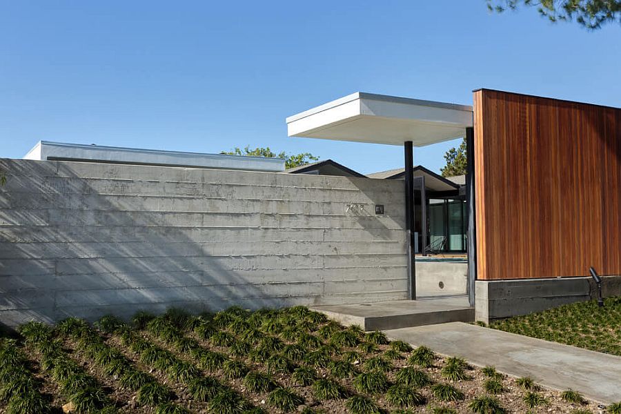 Street facade of the modern Henbest Residence in Rancho Palos Verdes