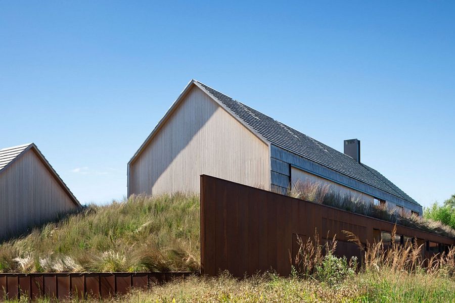 Street view of the Piersons Way in East Hampton by Bates Masi Architects