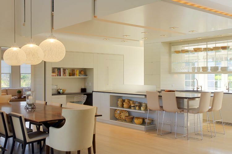 Sweeping kitchen and dining area of the contemporary home [Design: Workshop/APD]
