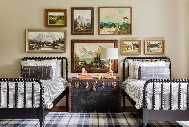 Twin beds with a trunk between them and gorgeous wall art