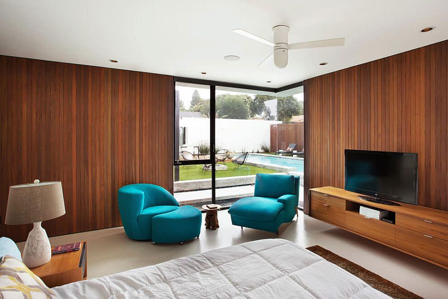 Walls draped in Ipe Wood bring warmth to the interior