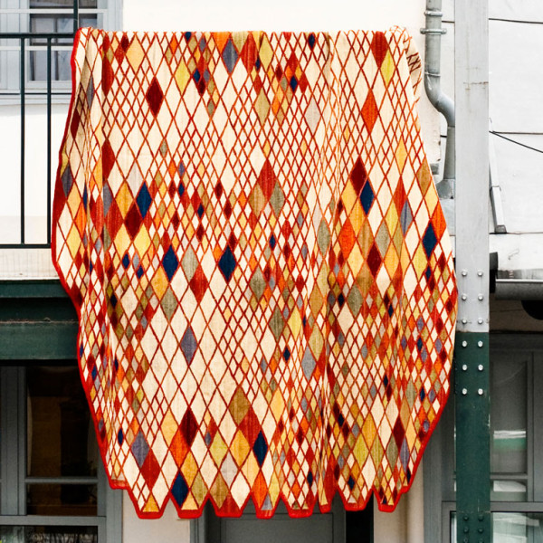 18 High End Rugs to Delineate a Space with Style Decoist