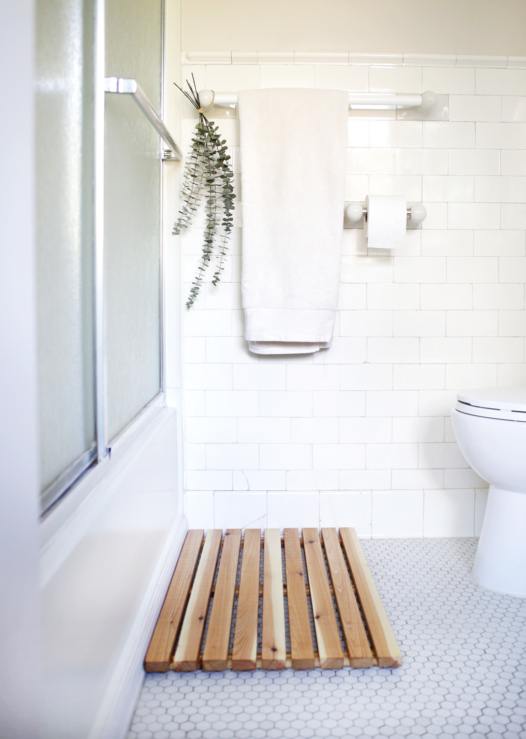 A cedar bath mat is a great DIY project