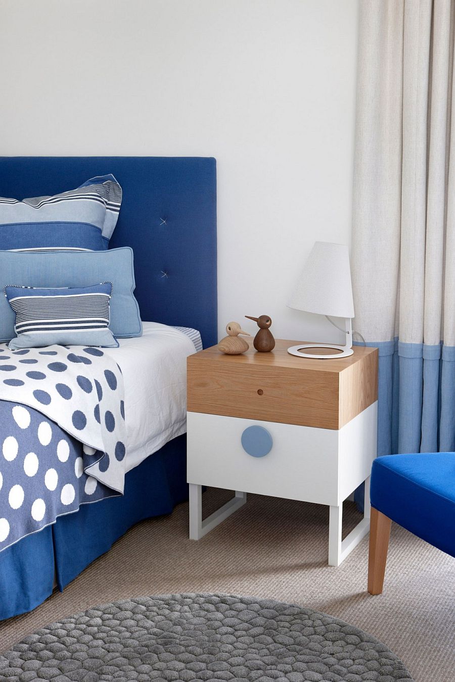 Beach style bedroom in white and blue with light wooden tones