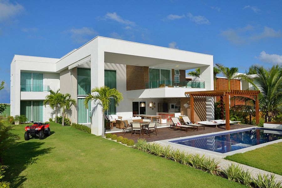 Beautiful beach house in Brazil combines nautical and tropical touches