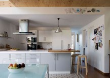 Beautiful-contemporary-kitchen-in-white-with-a-smart-peninsula-and-floating-shelves-217x155
