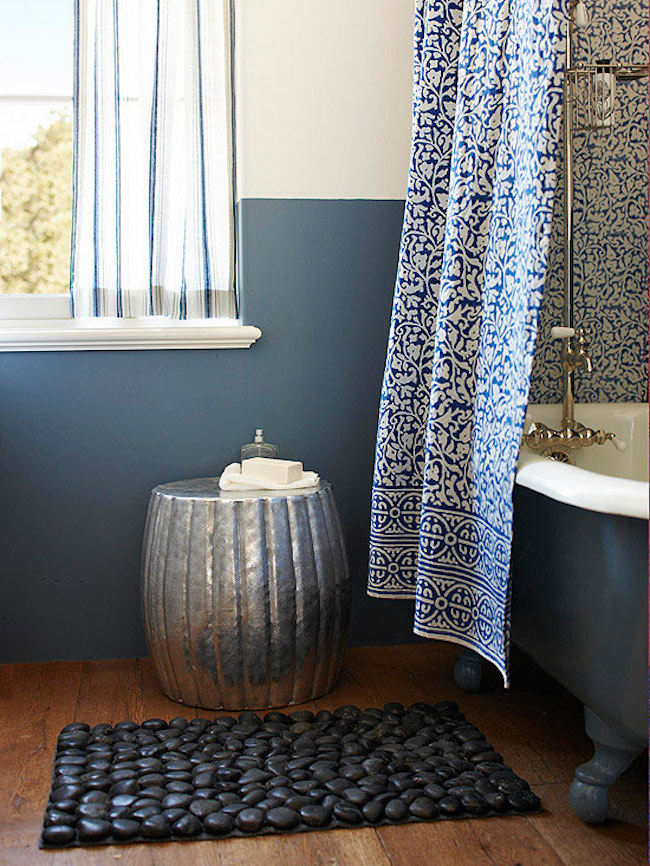 Black pebble bath mat