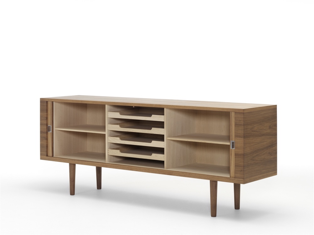 CH825 credenza interior