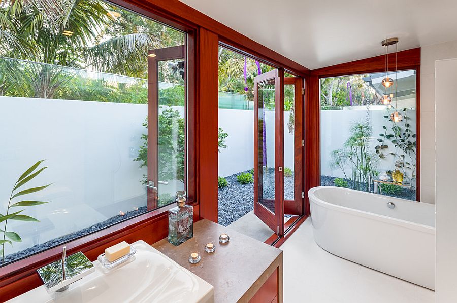 Cascading chandelier in the bathroom above the bathtub