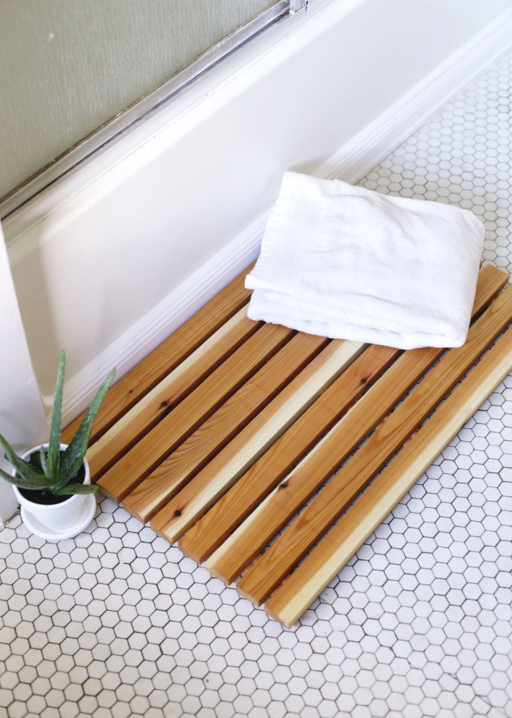 Cedar bath mat