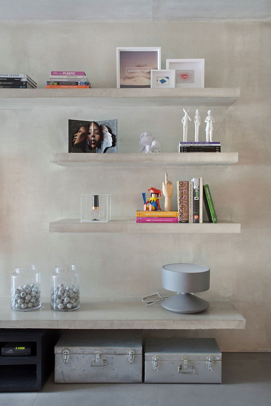 Concrete floating shelves in the living room of the Ipanema apartment