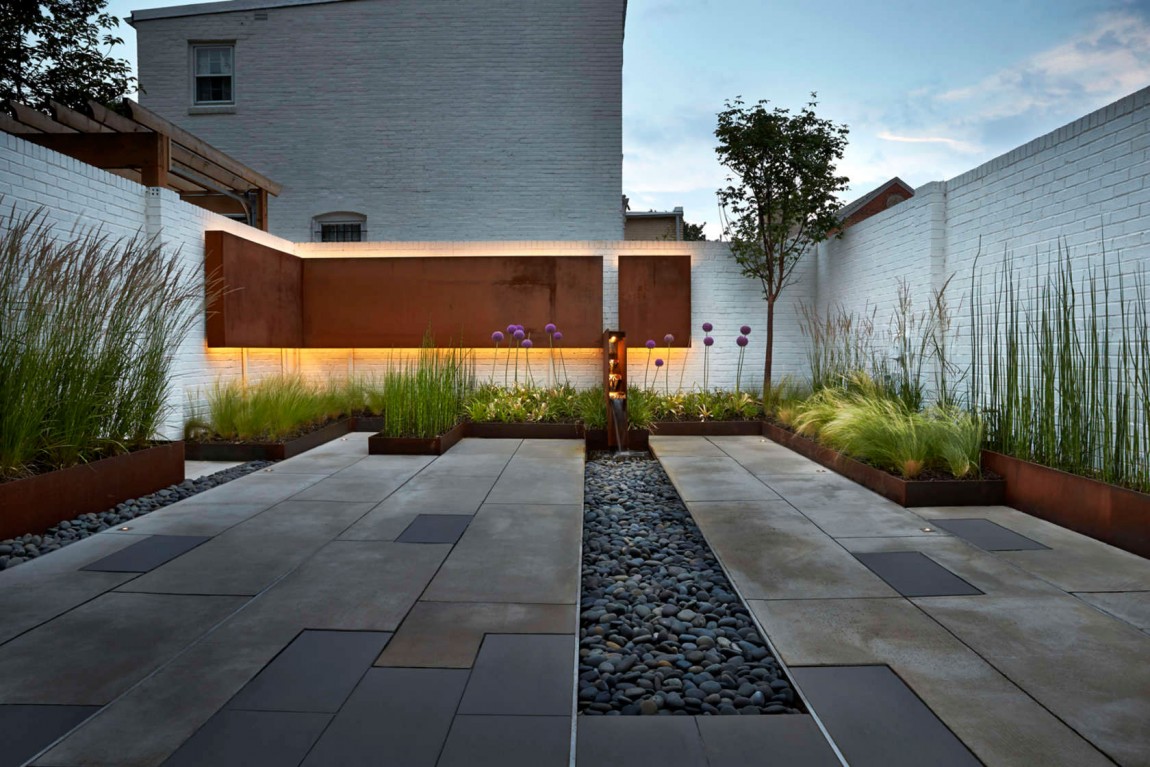 Contemporary landscaping idea for the small modern rear garden