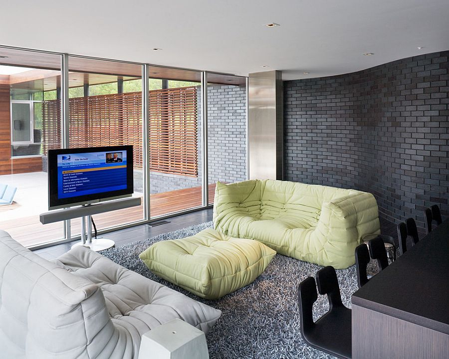 Curved wall in Endicott Brick steals the show in contemporary family room [Design: Hufft Projects]