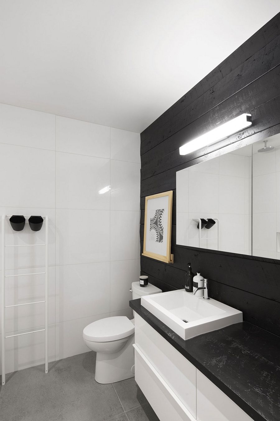 Dark wooden boards add visual contrast to the bathroom