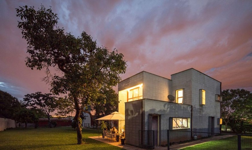 Casa SMPW: Affordable Brazilian Home in Concrete, Metal and Glass