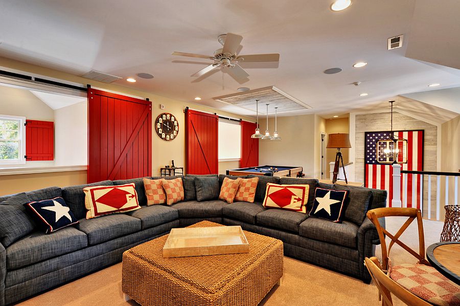 Fabulous beach style living room in red, white and blue [Design: Echelon Custom Homes]