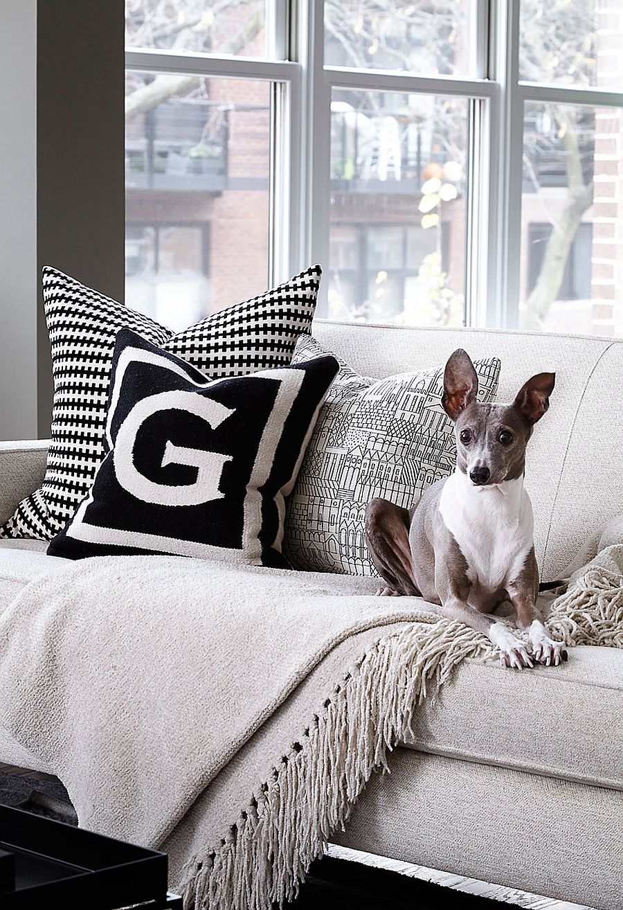 Geometric cushions add pattern to the contemporary living room