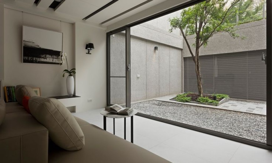 16 Minimal Courtyards with Just a Hint of Nature