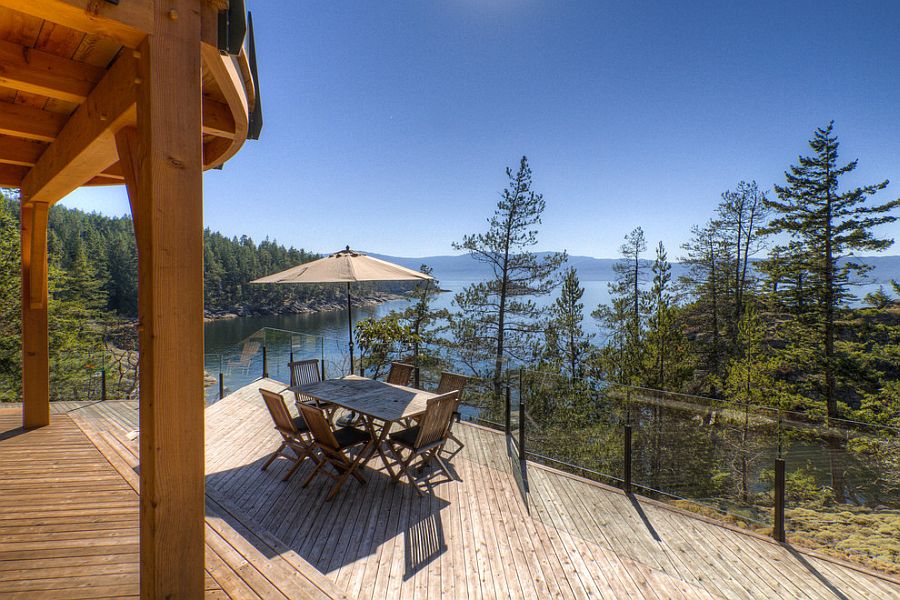 Low cost deck design takes advantage of the dramatic view of the landscape around